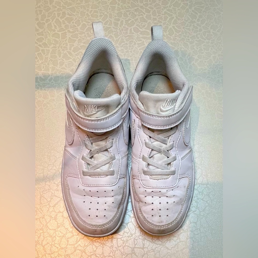 NIKE | youth Court Borough sneakers. Size: 3Y